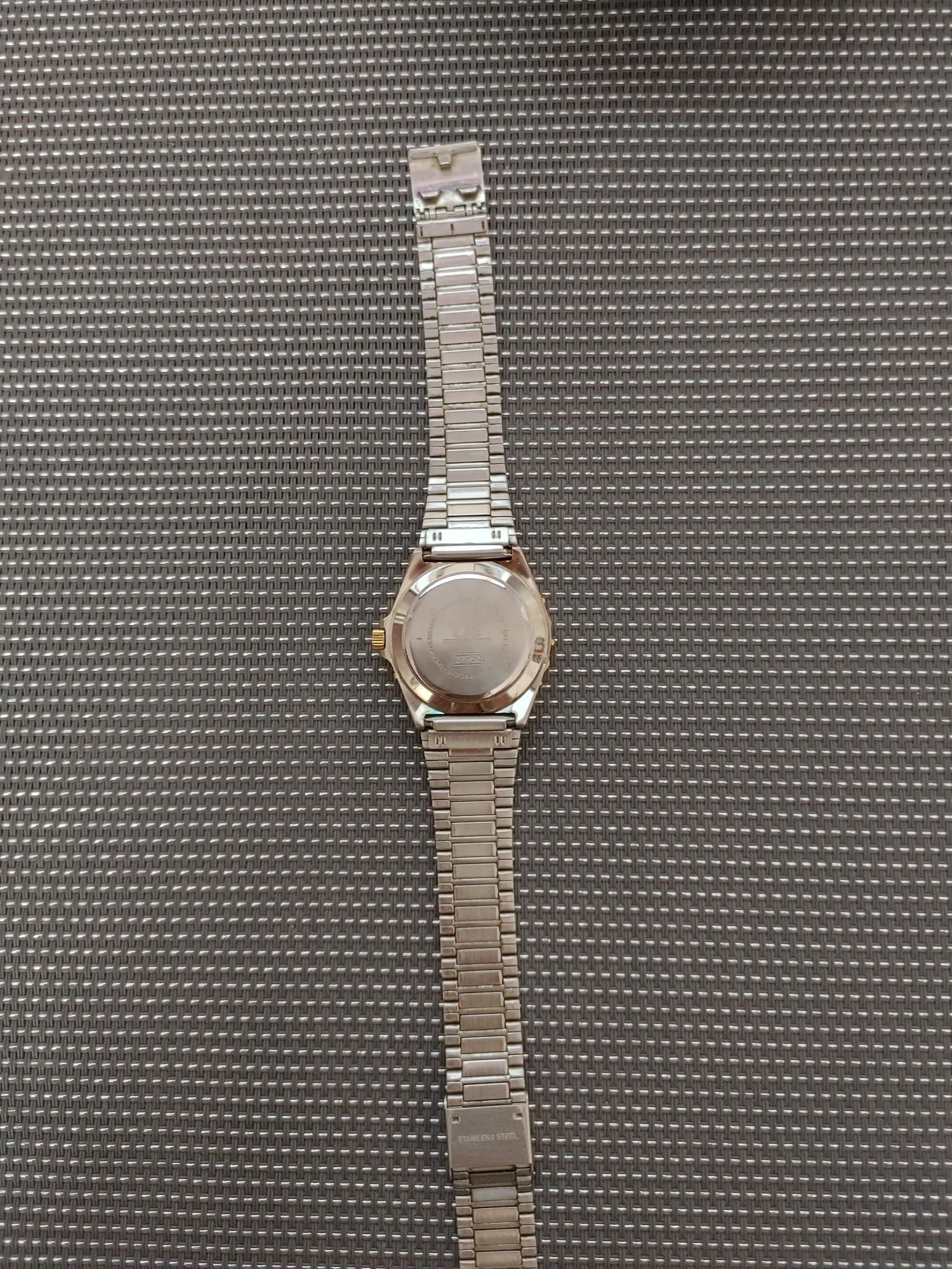 Golden e Skyline Quartz Date Metall Armband Uhr