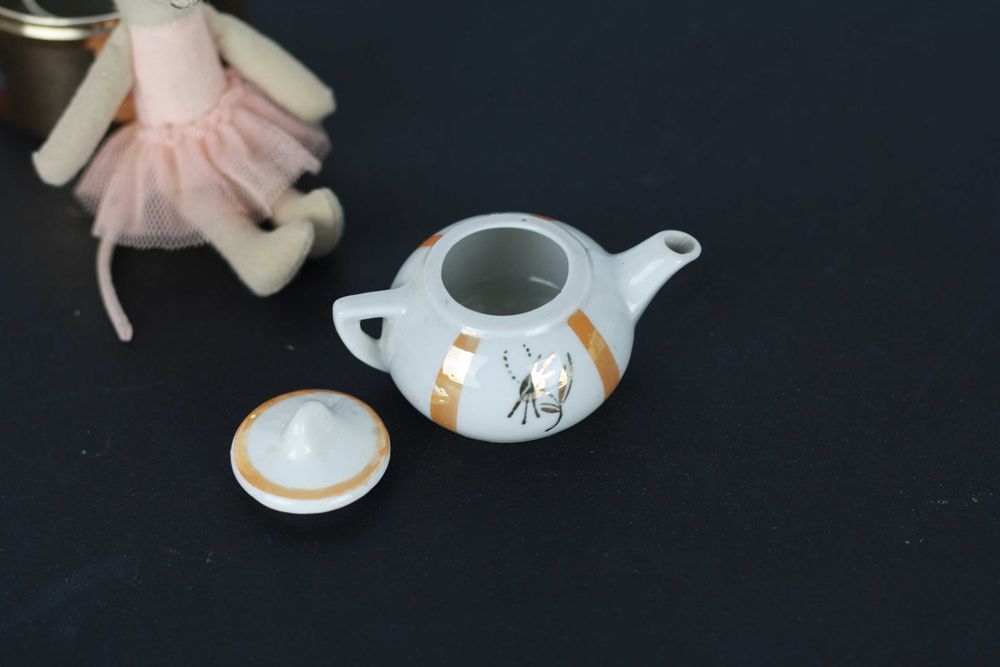 Mini porcelanowy dzbanek do herbaty dla lalek