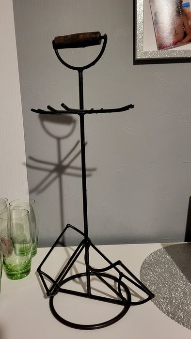 Stojak na wino metalowy