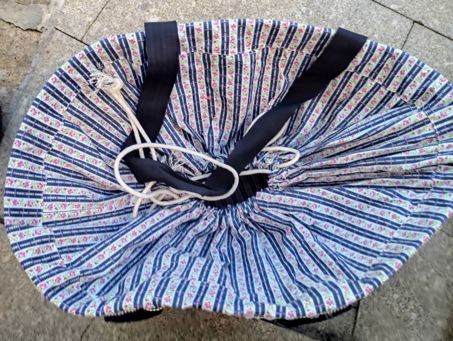 Cesta de palha azul