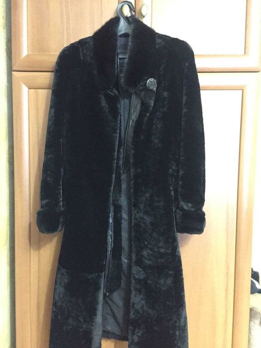 Мутоновая шуба черного цвета