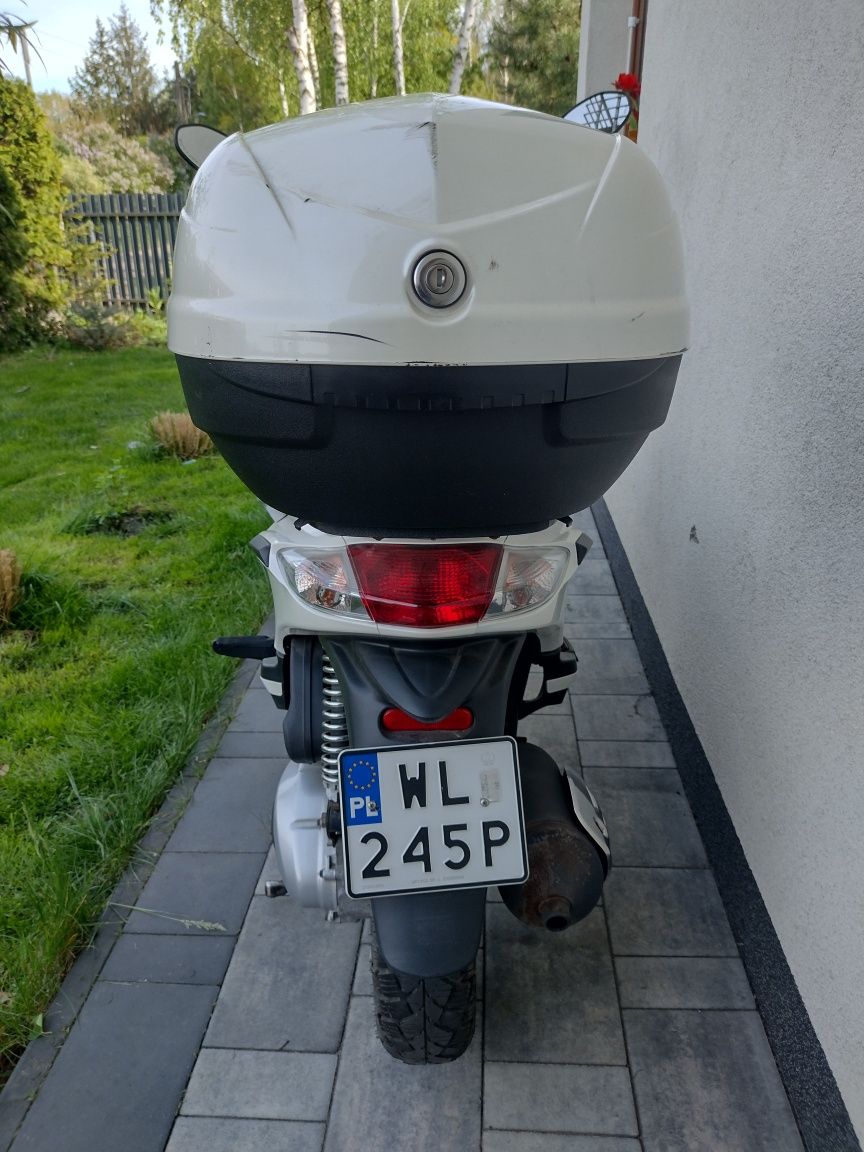 Piaggio fly 125 biała perła kufer świata LED dwa kluczyki Szwajcaria