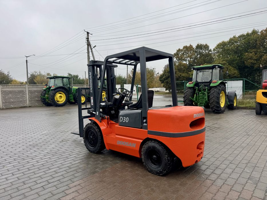 Навантажувач Doosan D30 погрузчик 2008р