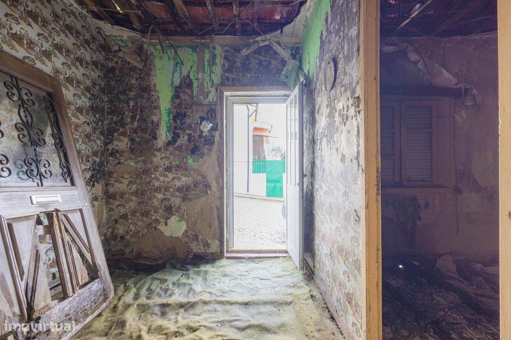 Moradia T2 para Restauro – Oportunidade Única no Coração de...