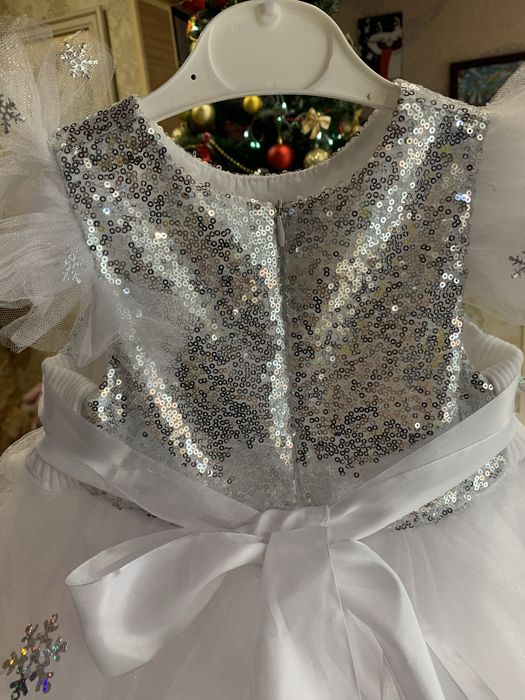 Продам сукню сніжинки 98-104