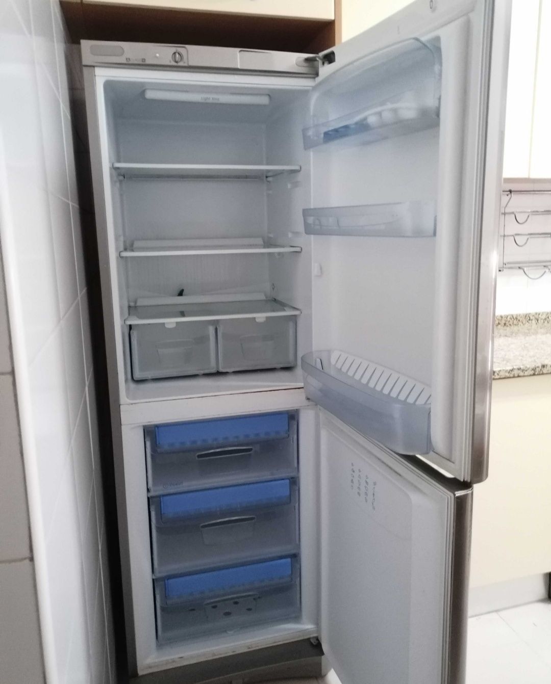 Combinado/frigorífico- Indesit BAN 12 IX
Combinado/frigorífico- InComb