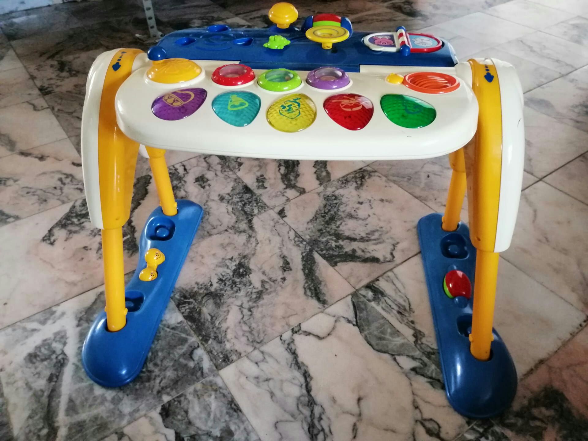 Mesa Chicco multifuncional