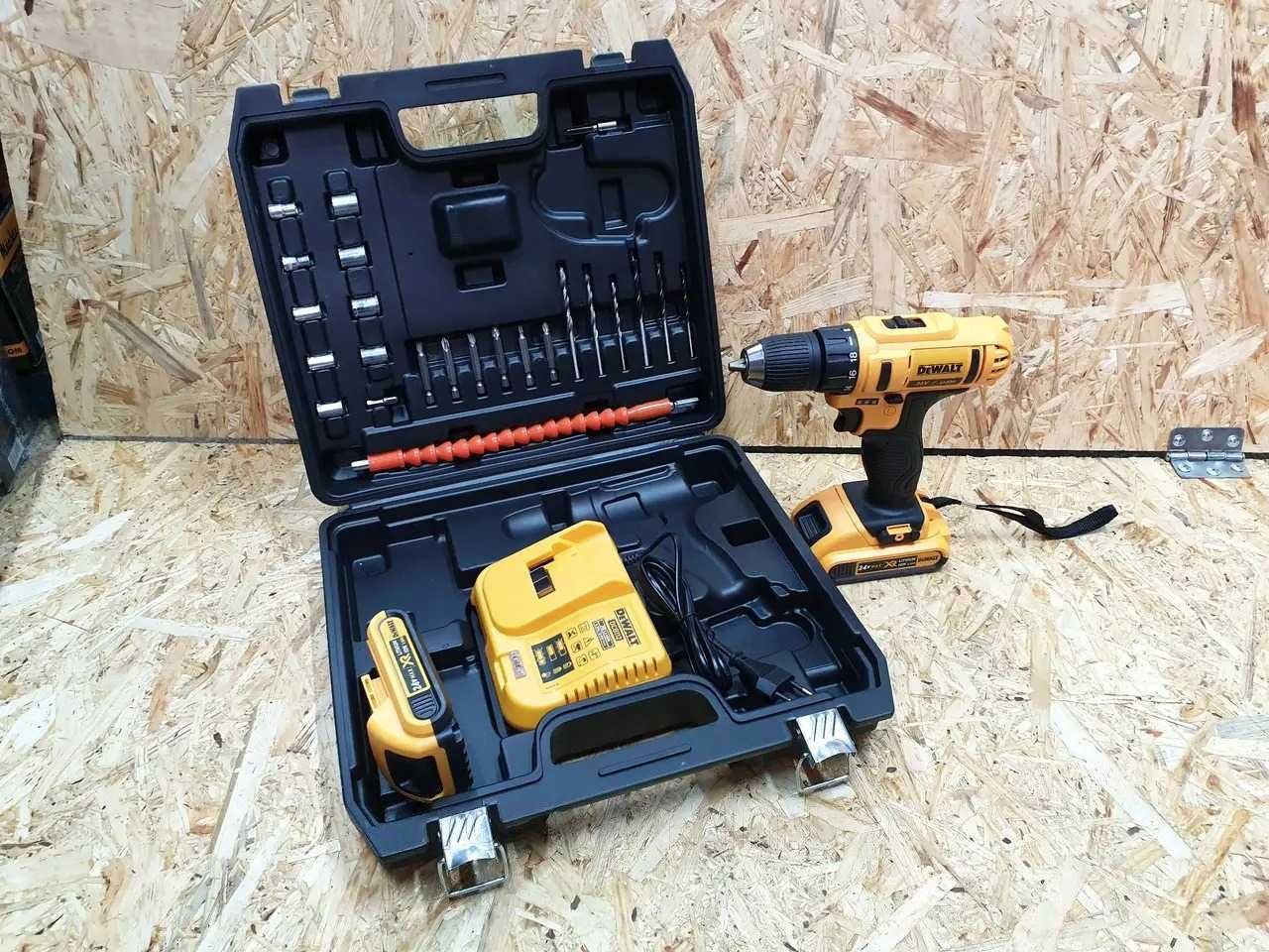 Акумуляторний шуруповерт Dewalt з DFR патроном та набором. Шурупокрут