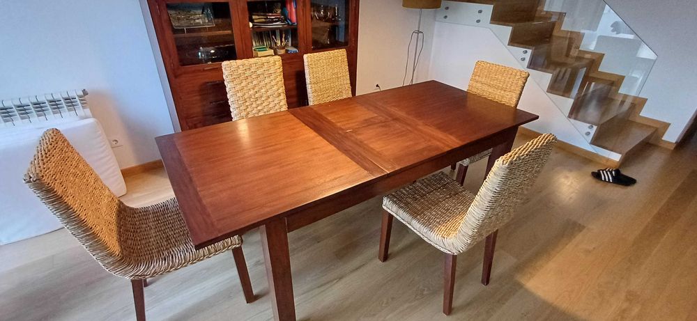 Mesa e Cadeiras Banak (madeira natural em TECA)