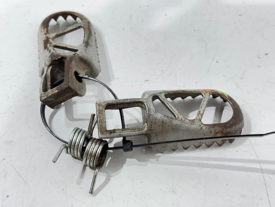 Podnóżki kierowcy Beta RR 50