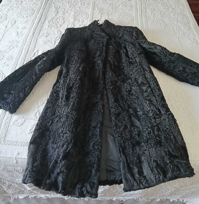 Casaco de pele de Astrakhan de mulher preto original