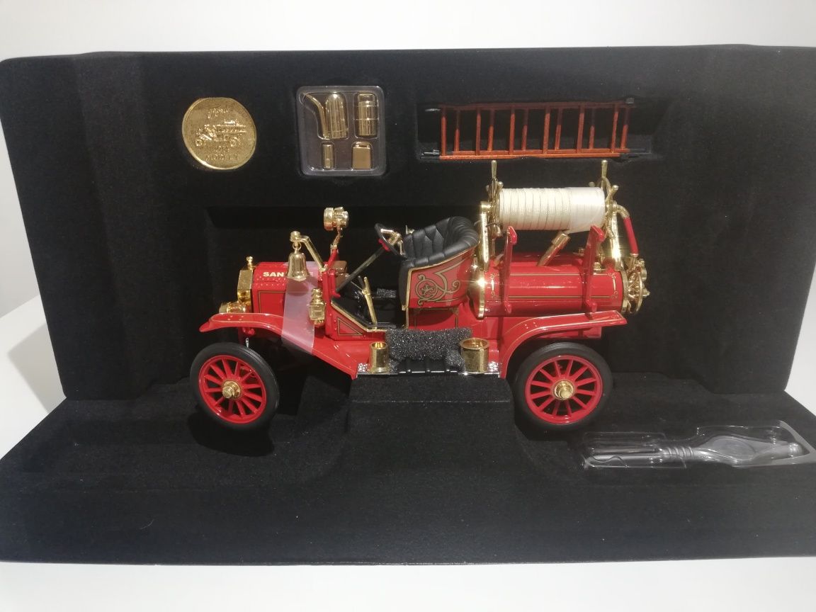 Ford Model T Fire Engine 1914 1:18 Road Signature