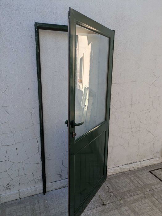 Porta em aluminio com aro