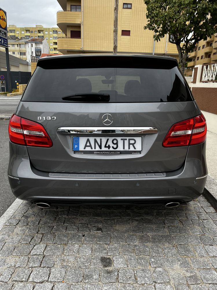 Mercedes Benz B180d Automatica com pack AMG c/ Teto de abrir