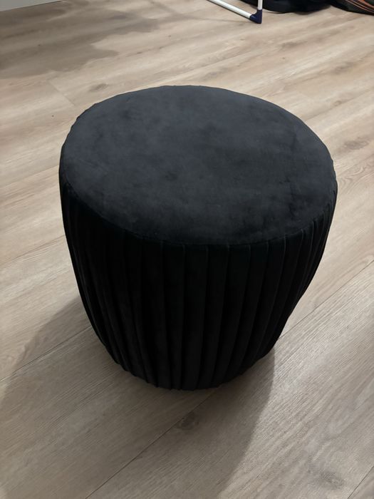 Czarny puf 33 cm średnica