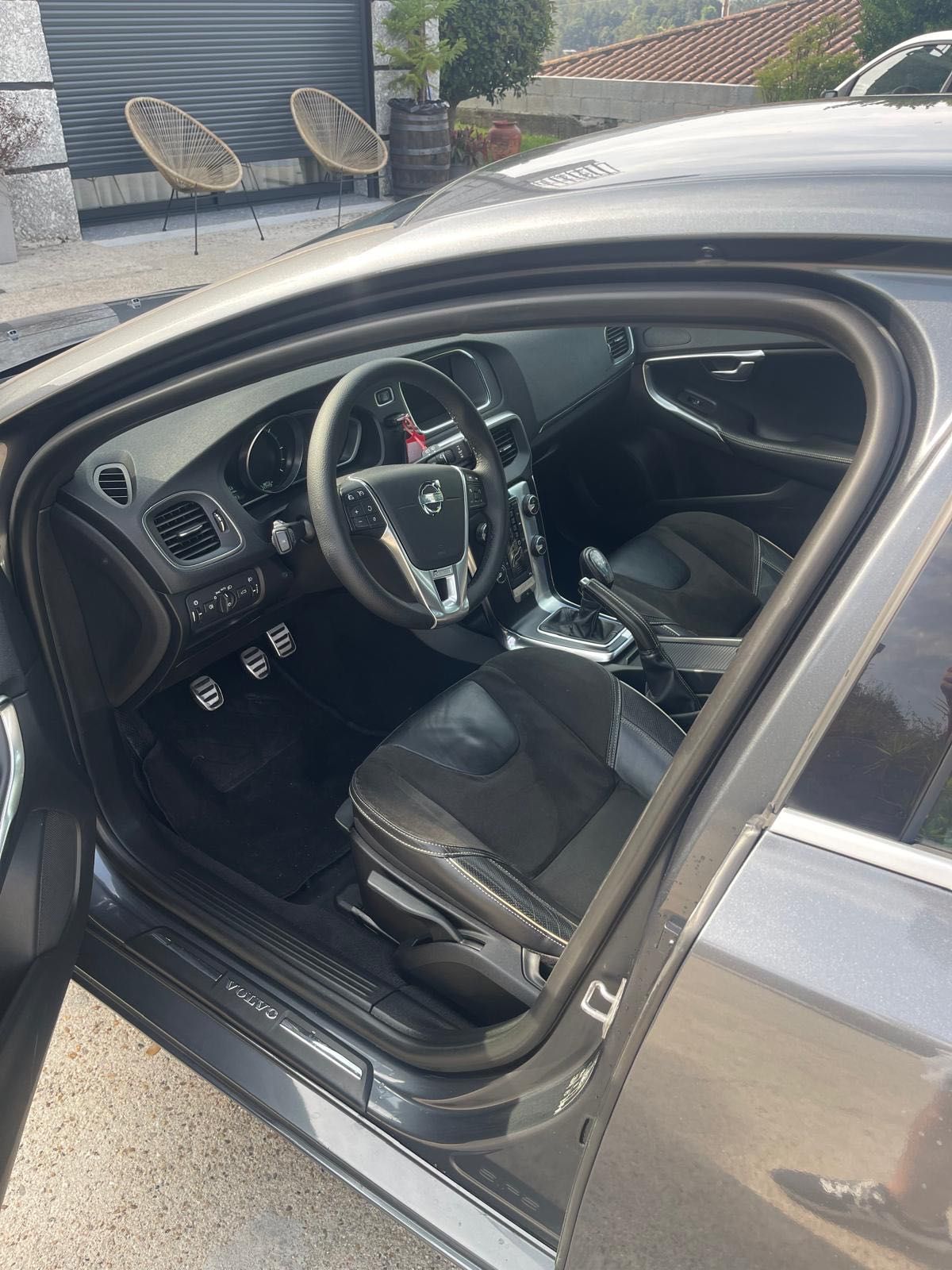 Volvo v40 R design