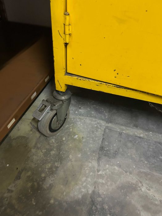 Carro apoio oficina/bricolage. Rodas com travão. ver dimensões na foto