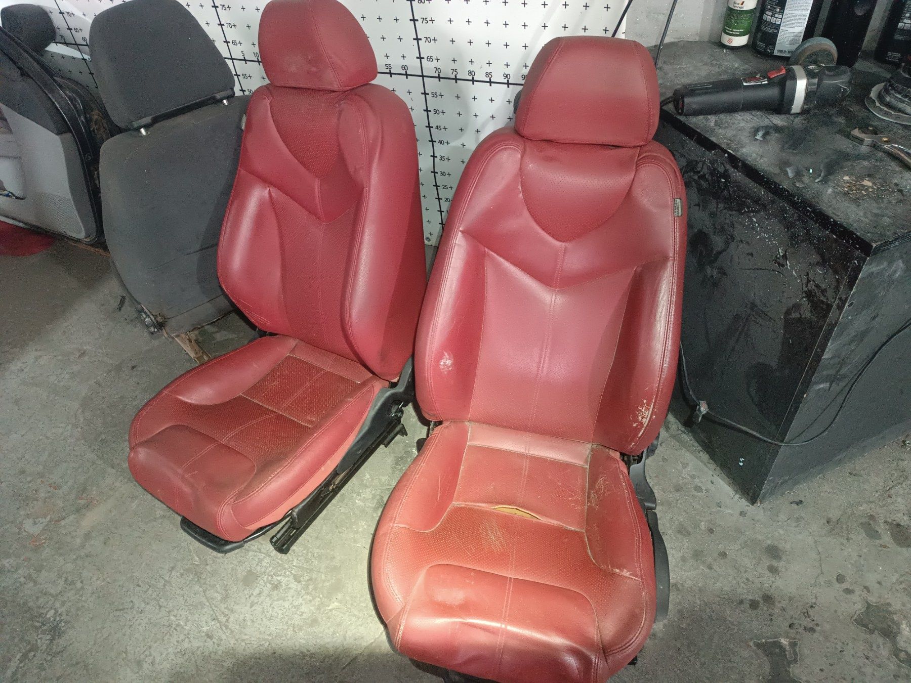 Кресла кожаные Alfa Romeo купе, откидные комплект