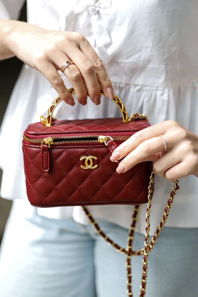 Сумка в стилі Chanel Classic Burgundy Lambskin Pearl Crush Vanity Bag