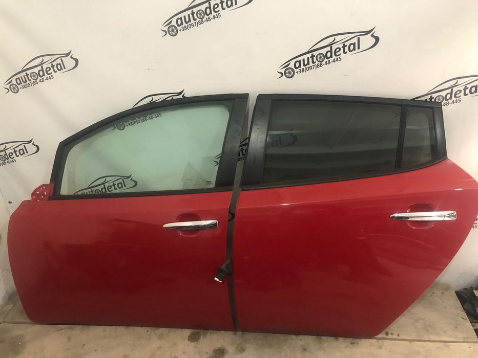 Двері Nissan Leaf 2013-17 дверь leaf дверка ліва