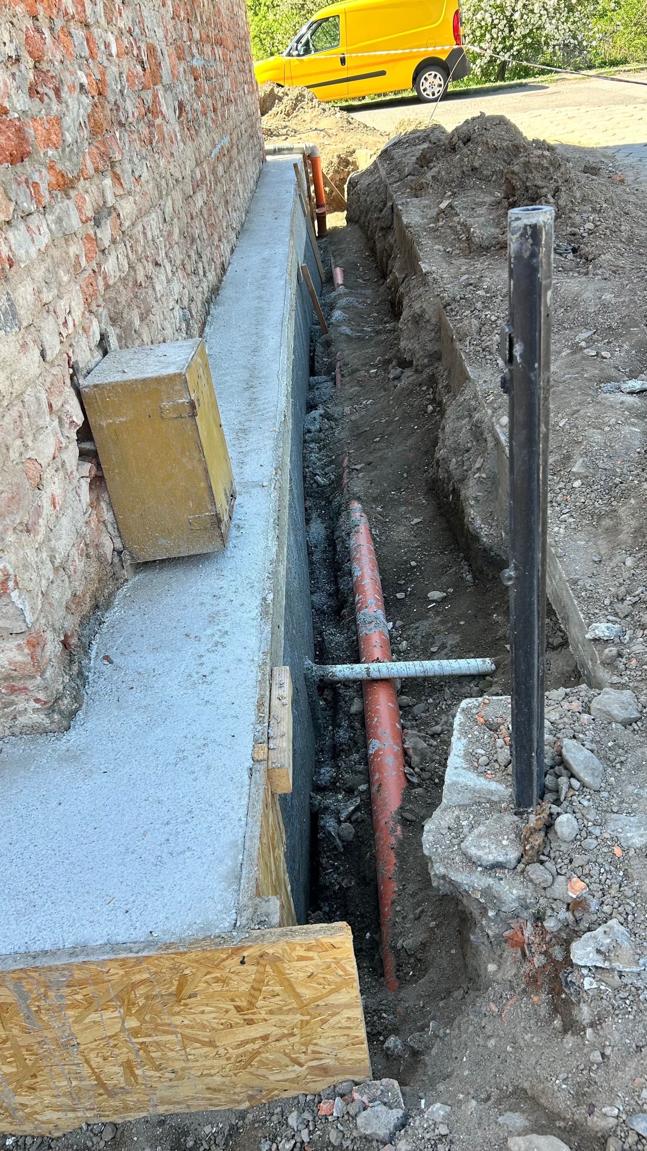 Podcinka, fundamenty, osuszanie budynków, drenaż. Prace ziemne.