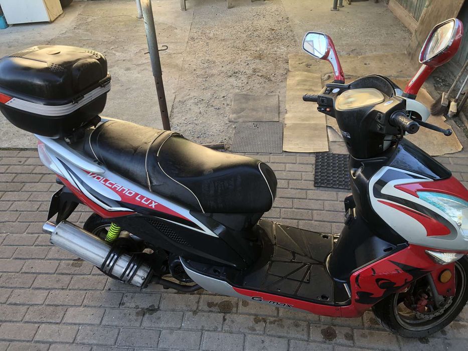 Скутер G-Max Vulcano Lux