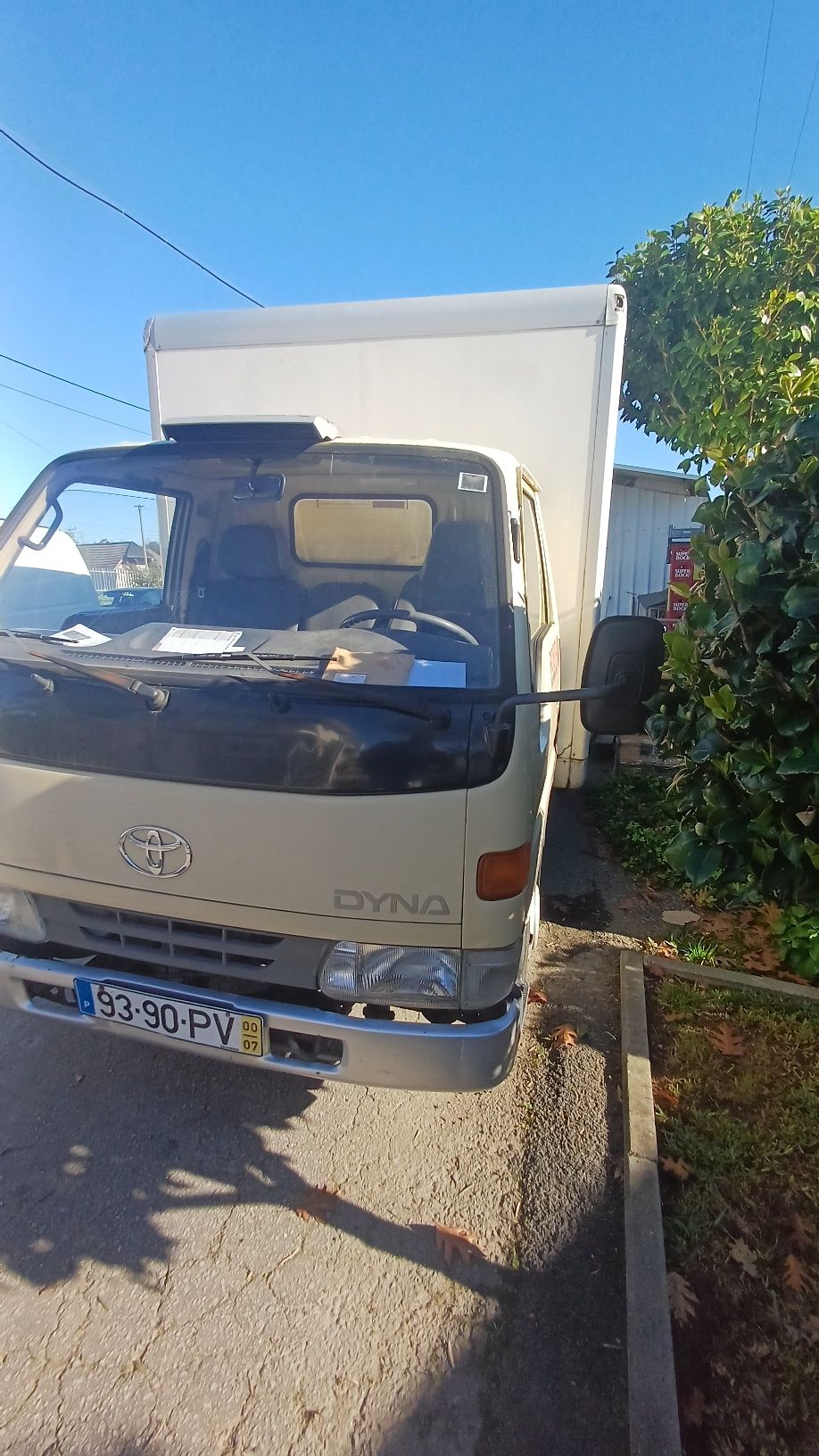 Carrinha Toyota dyna 150 contentor incluído.