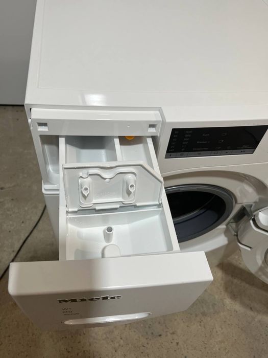 Пральна машина Miele WWA120 2025рік