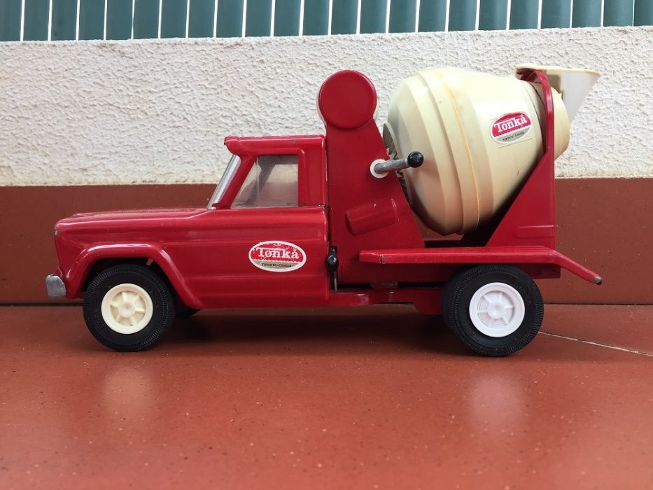 TONKA -- Camião cimento Escala 1 : 24 -- Carro miniatura colecionável