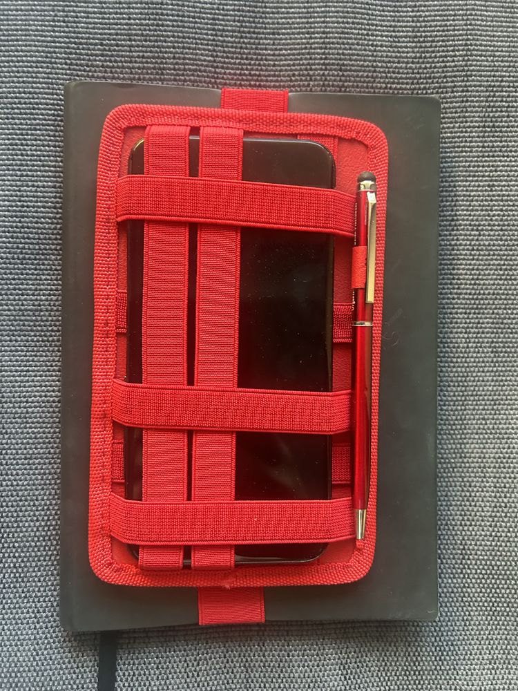 Dodatek/holder na notes