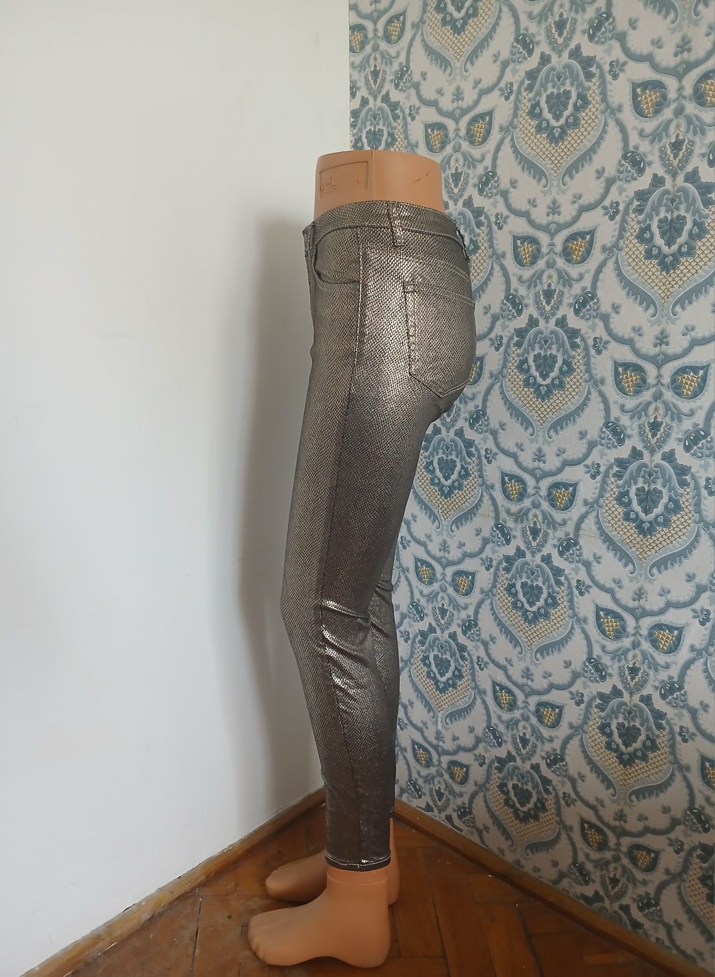 Spodnie skinny, motyw węża, łuski. Rozmiar S/36.