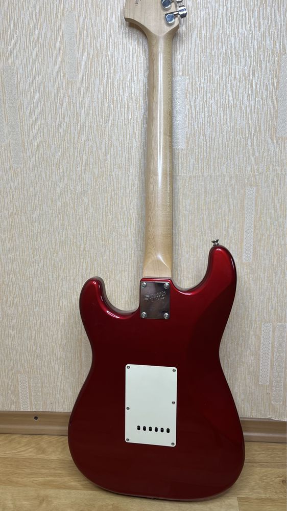 Гитара Squier by Fender Stratocaster