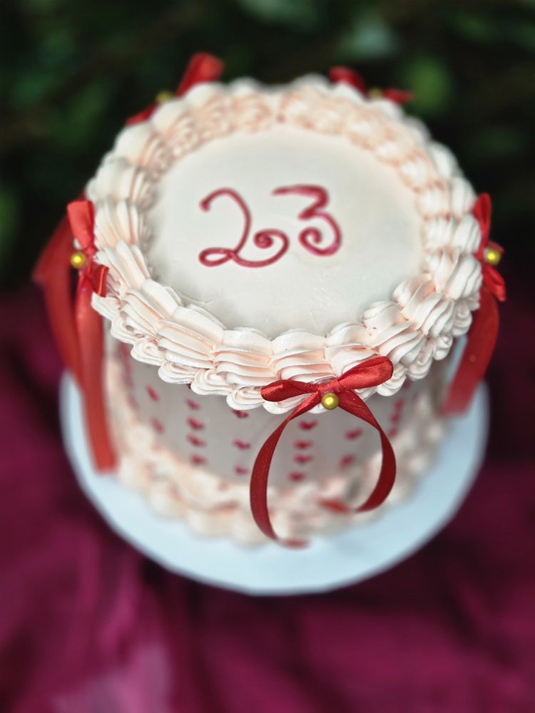 Bolos personalizados , de aniviersario, casamento e muito mais…