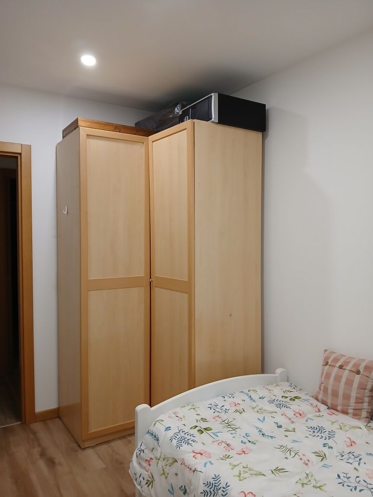 Aluguer de quarto só  a mulheres