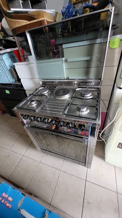 Fogão a gás da marca Tróia