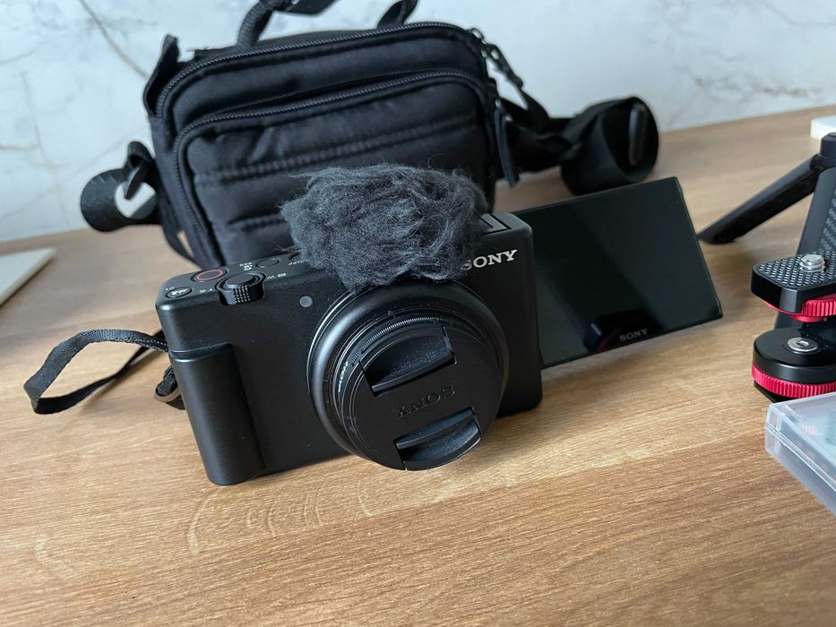 Sony ZV-1F na gwarancji + statyw + baterie + dodatki