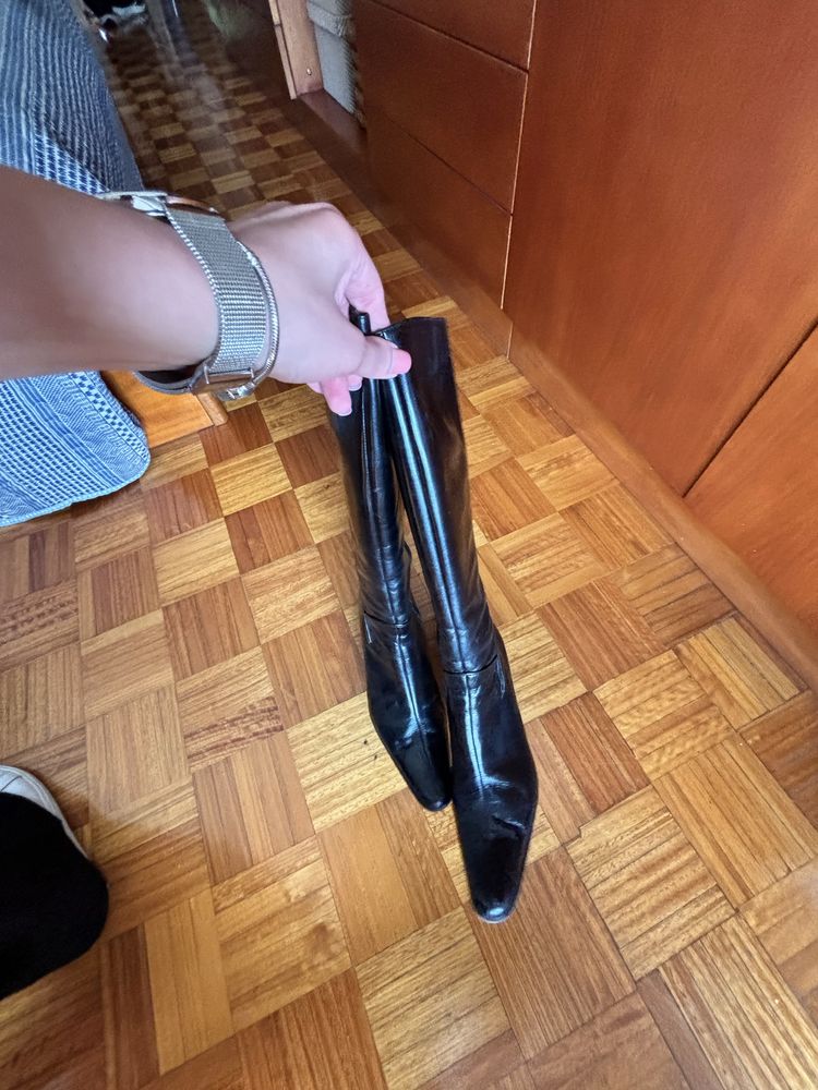 Botas pretas senhora