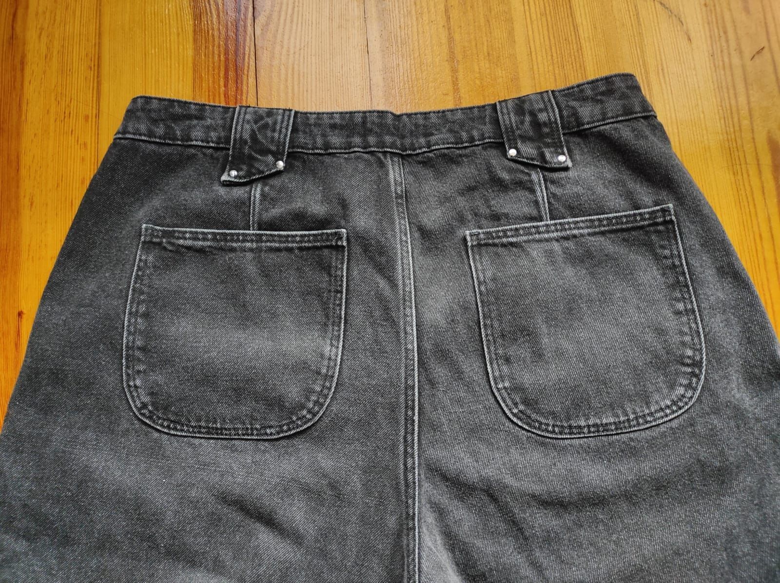 Spodnie jeansy z okrągłymi kieszeniami czarne proste nogawki straight