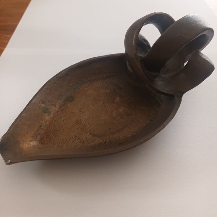 Stare naczynie z mosiądzu