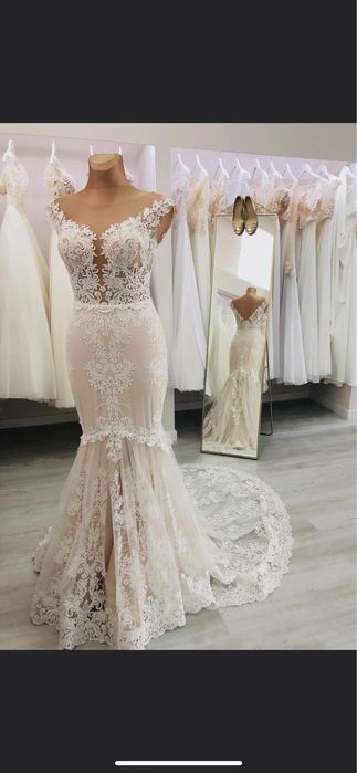 Suknia ślubna syrenka tren koronkowa