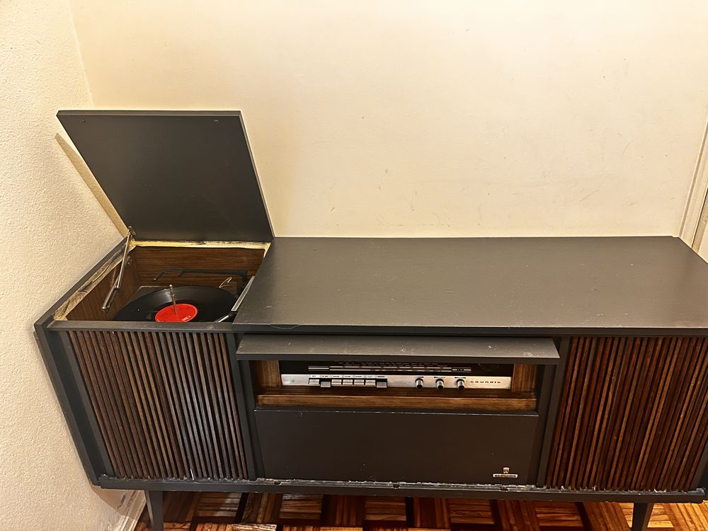Movel Antigo Giradiscos e Radio