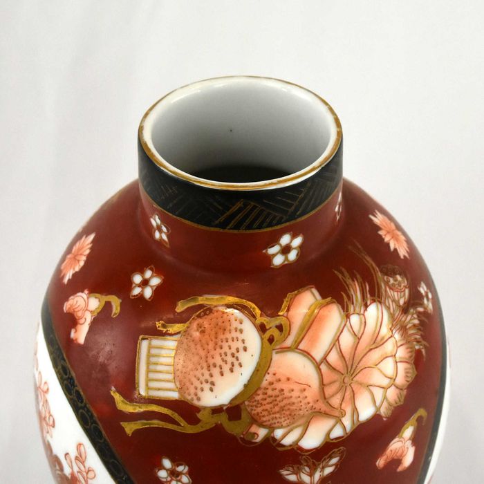 Pote com tampa Porcelana da China, dourado e “rouge de fer” circa 1960