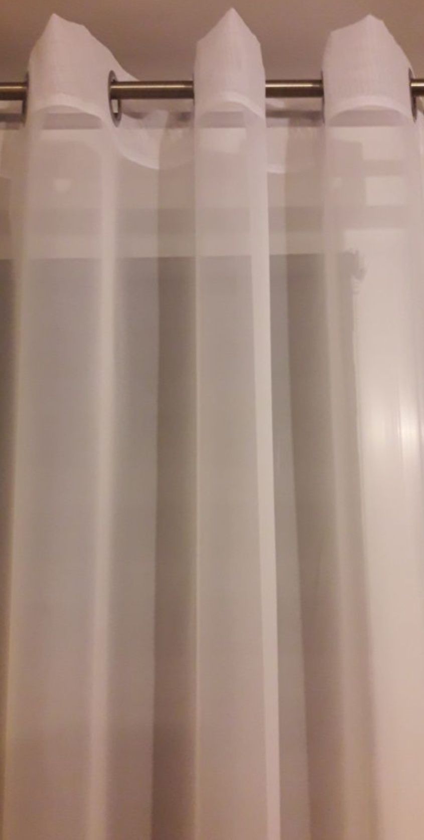 firanka biała z woalu na kólka