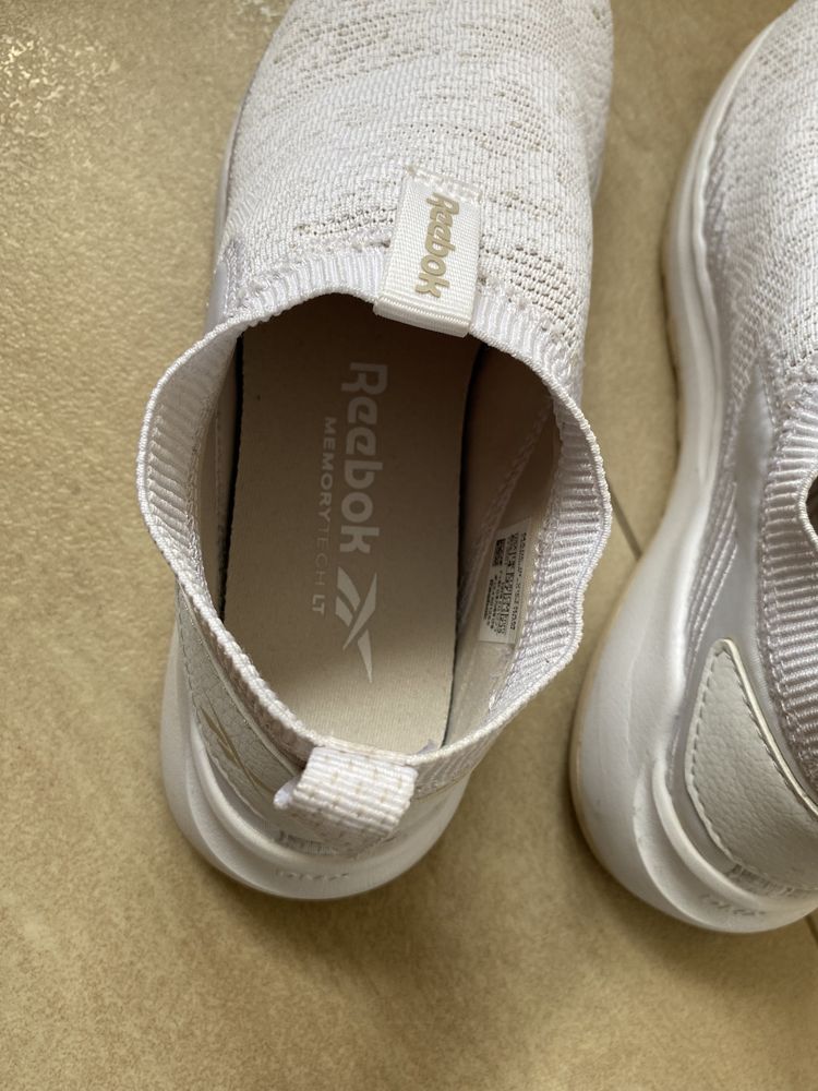 Reebok Memory Tech LT rozmiar 37, dł.wkładki 23,5cm
