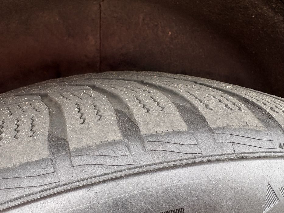 Зимова резина 235/55 R19