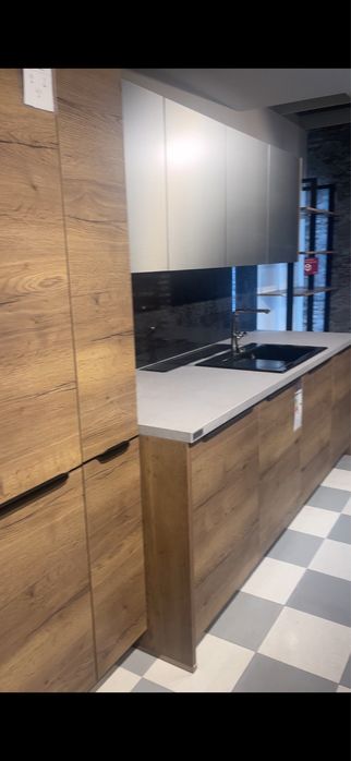 Meble kuchenne z umywalką i baterią