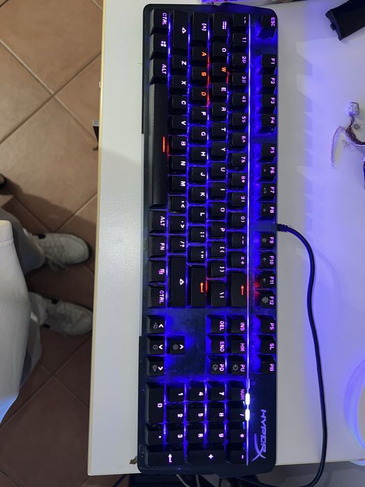 Vendo teclado hyperx alloy mkw 100 ler descriçao