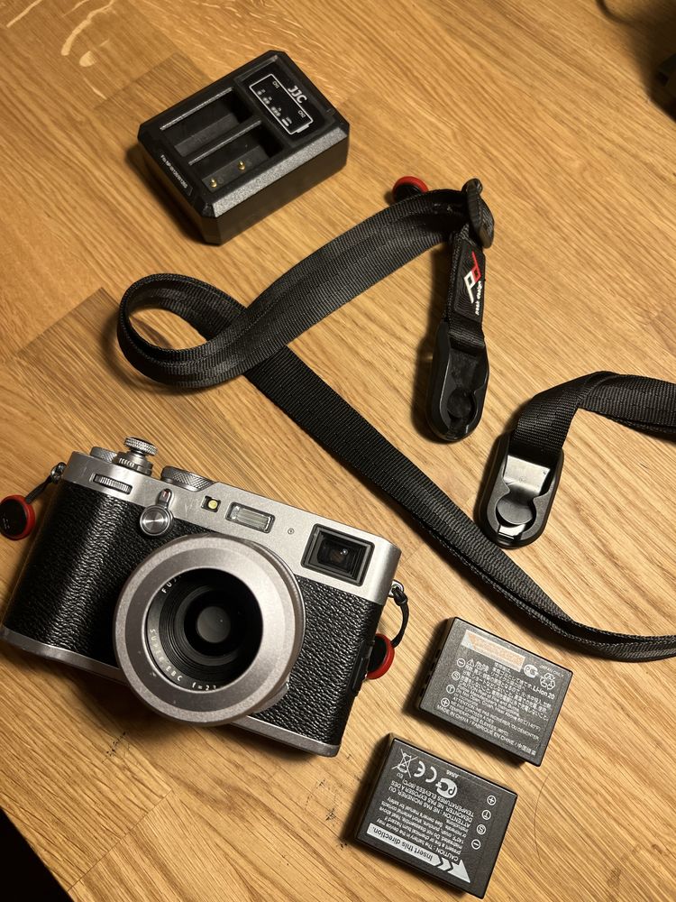 Fujifilm X100F.