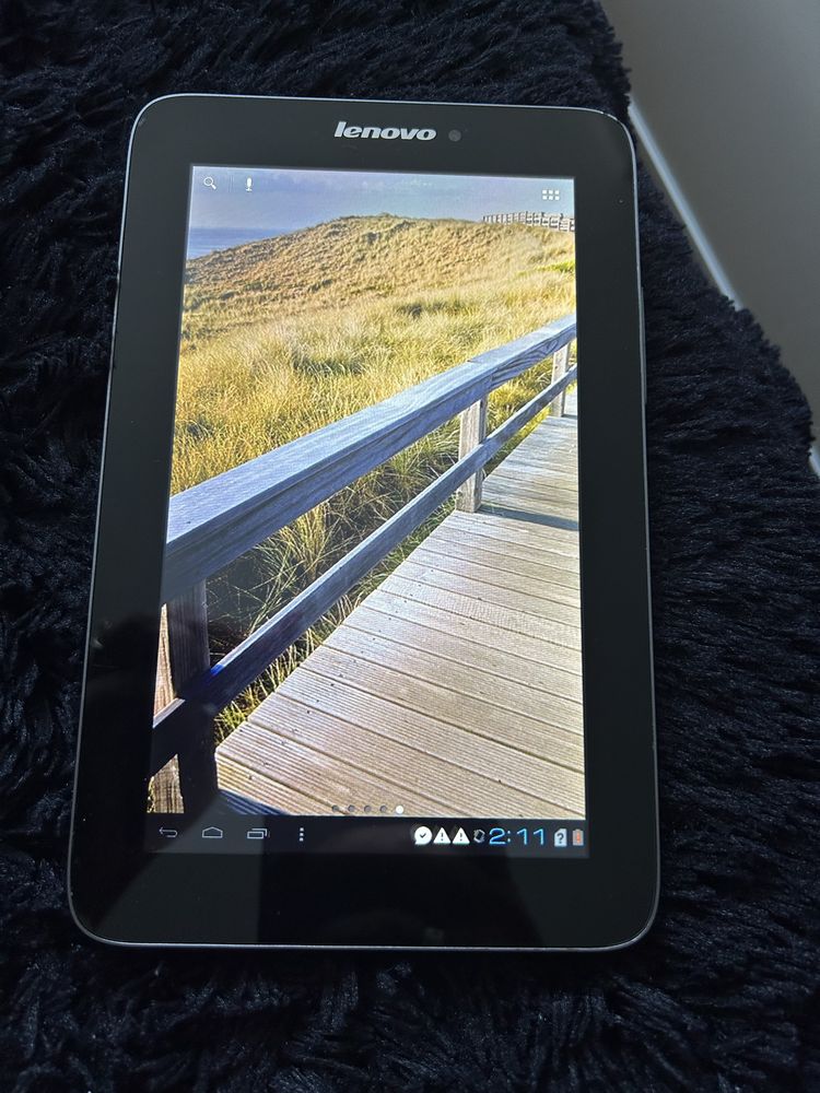 Tablet Lenovo 8 cali stan idealny