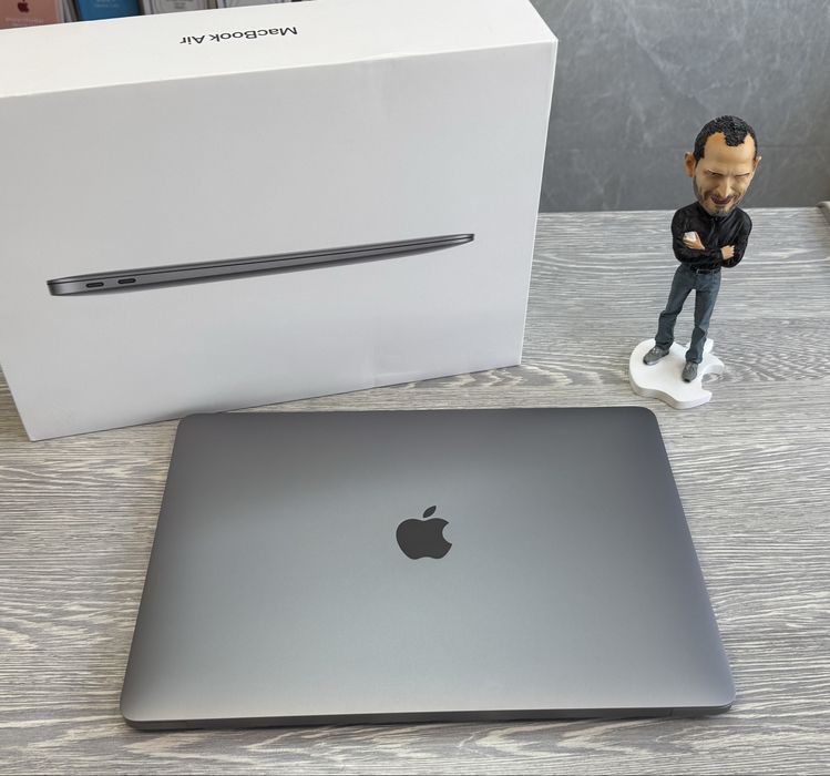 MacBook Air 13 / i3 / RAM 8 / SSD 256 GB / 2020 / Space Grey